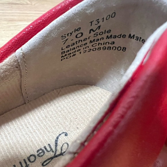 Theatrical Character Shoes Painted Red Size 7 - Picture 3 of 3